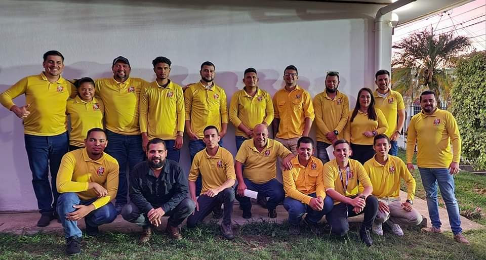 Equipo EcoPlagas en uniforme